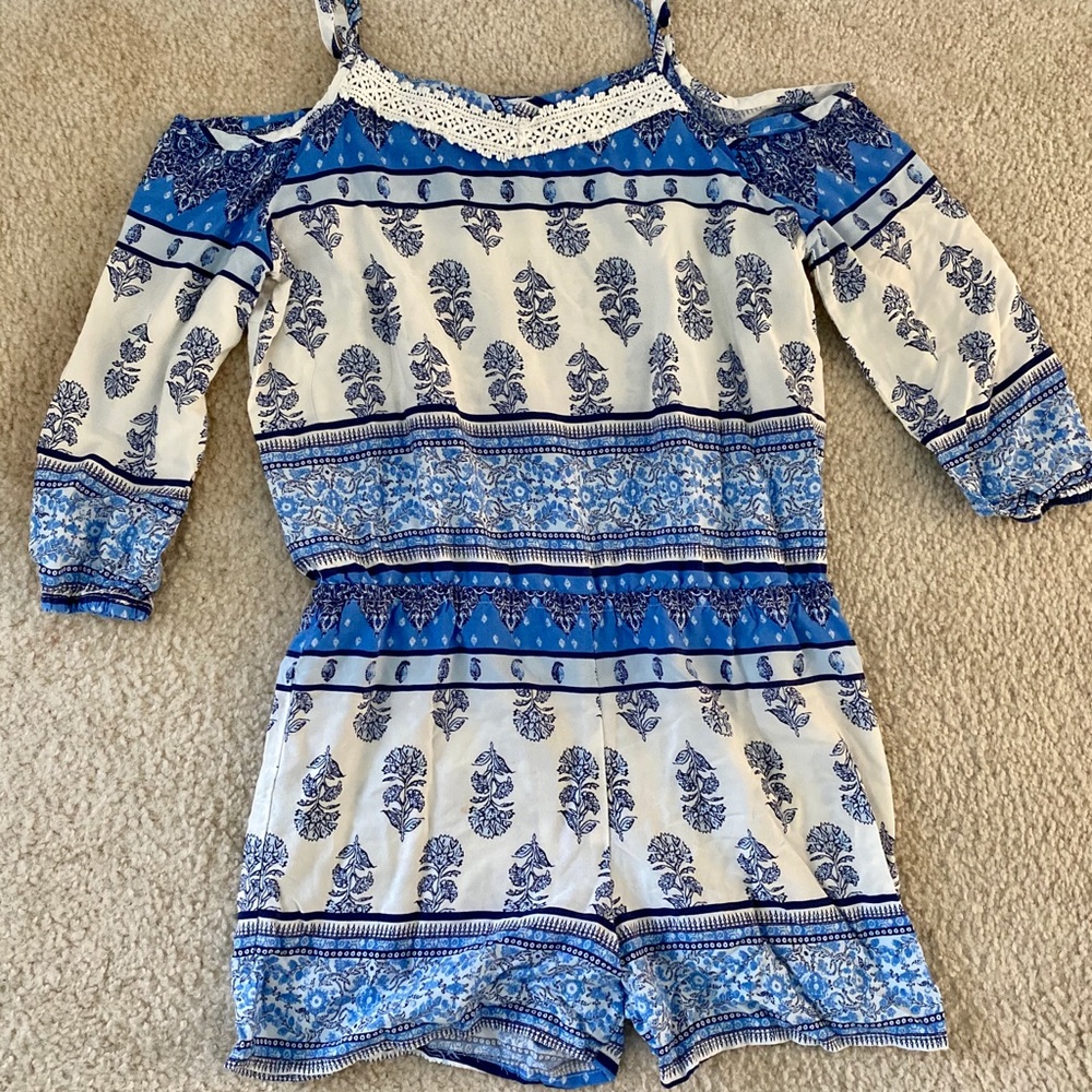 Cute blue and white romper💙💙💙